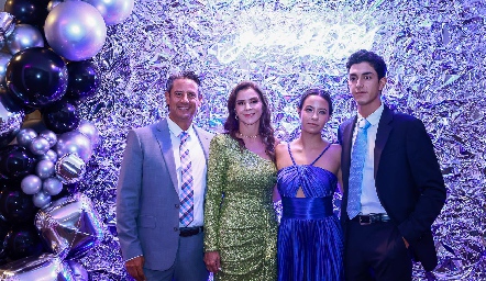  Manuel González, Lupita Mercado, Isa González y Emiliano Delsol.