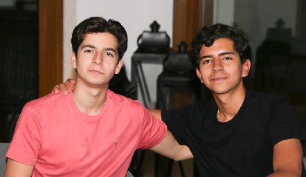  Domingo y Mario Veliz.