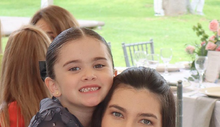  Alexa Morfín y Mariana Palazuelos.