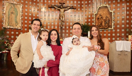  Patricio Cavazos, Daniela Hernández, Constanza, Héctor Hernández, María Paula Hernández y Mariana Carbajal.