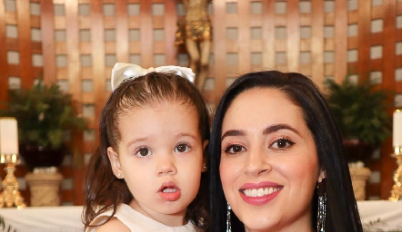  Daniela Hernández y Constanza.