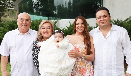  Héctor Manuel Hernández, Patricia Flores, María Paula, Mariana Carbajal y Héctor Hernández.
