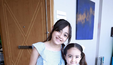  Julia Navarro y Ana Sofía Navarro.
