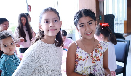  Ana Camila y Alexa.