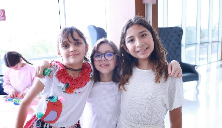  Macarena Zaárate, Jimena Romo y Montserrat Aguilar.
