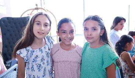  Ana Pau Medina, Amaya Zavala y Regina Aranda.