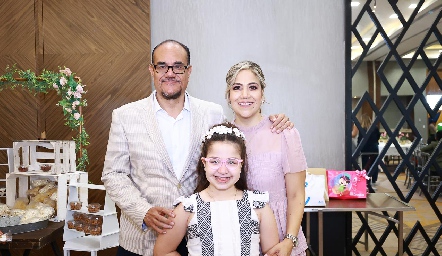  Jaime Delgado, Rebeca Rodarte y Regina Delgado.
