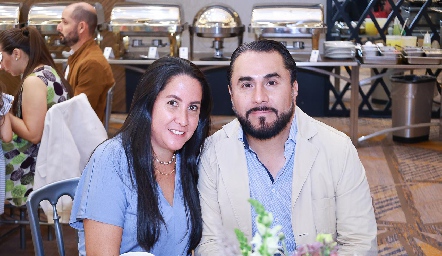  Claudia Armendáriz y Erik Rodríguez.