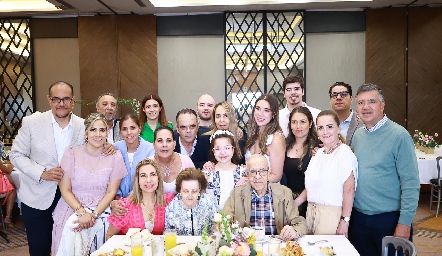  Jaime Delgado, José Antonio Muñoz, Daniela Rosales, Alejandro Delgado, Bryan Curtis, Fernando Delgado, Guillermo Delgado, Rebeca Rodarte, María José Torres, Mari Carmen Delgado, Alejandro Delgado, Sthepanie Curtis, Ana Teresa Jaime, Claudia Pillado, Regina Delgado, Rose Curtis, Rosa María Alcalde y Guillermo Delgado.