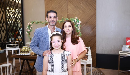  René Hernández, Genoveva Flores y Regina Delgado.