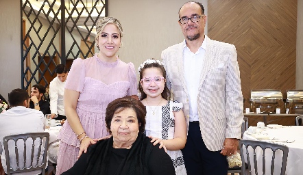  Rebeca Rodarte, Jaime Delgado, Regina Delgado y Rebeca Flores.