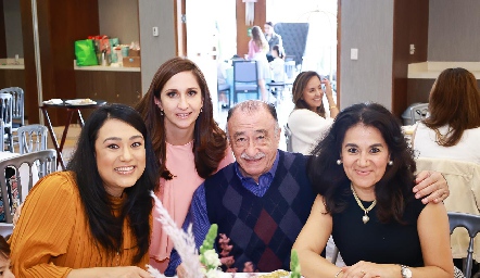  Andrea González, Genoveva Flores, Rodolfo Flores y Rosa María González.