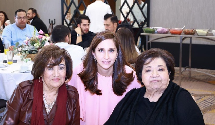  Rosita Flores, Genoveva Flores y Rebeca Flores.