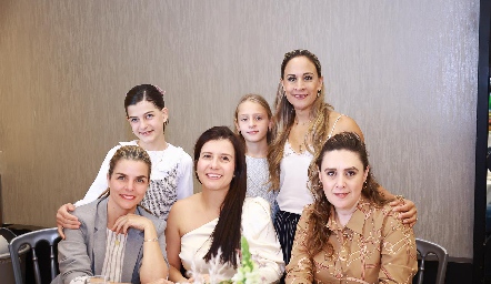  Valentina, Colet, Claudia, Pilar Palomar Adriana Salguero y Ennith Santoyo.