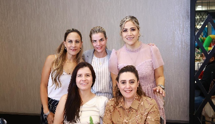  Claudia, Pilar Palomar, Rebe Rodarte, Adriana Salguero y Ennith Santoyo.