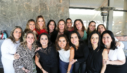  Maricel Gutiérrez celebrando su cumple con sus amigas.