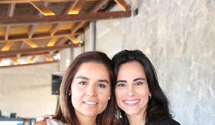  Lorena Torres y Anilú Enríquez.