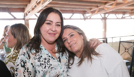  Deyanira Cázares y Michelle Zarur.