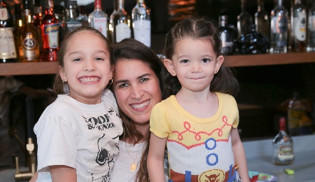  Verónica Meade, Vero Martínez y Alessa Meade.