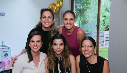  Mónica Hernández, Daniela Paz, Adriana González, Roxana Salas y Adriana Dorantes.