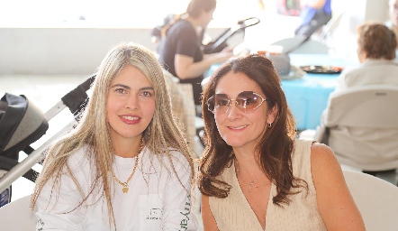  Mariana Berrones y Mercy Lafuente.