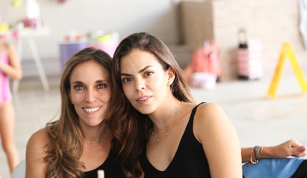  Daniela Llano y Sandra García.