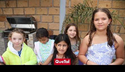 Roberta, Regina Gómez, Barbarita, Alexandra y Victoria.
