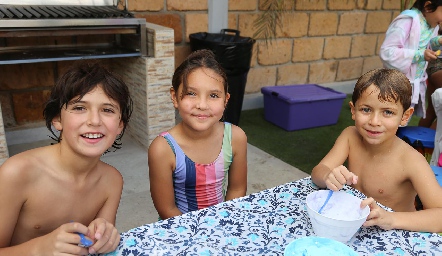  Iker Villanueva, Emilia Carreto y Pablo Toranzo.
