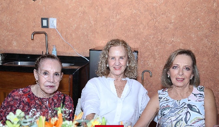  Claraluz Portales, Jennifer Kaiser y Rosana Benavente.