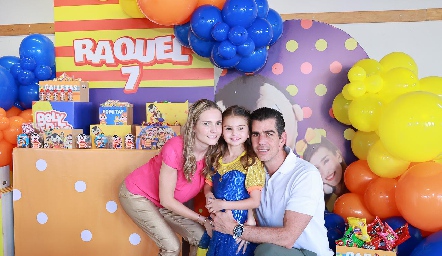  Miriam Huber y Alejandro Valladares con su hija Raquel.