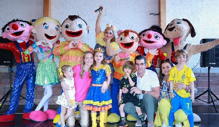  Emilia Valladares, Miriam Huber, Raquel, Luca y Alejandro Valladares, Raquel Eichelmann y Ale Valladares.