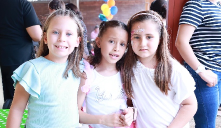  Isabela Franco, Camila Santiago y Silvana.