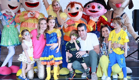 Emilia Valladares, Miriam Huber, Raquel, Luca y Alejandro Valladares, Raquel Eichelmann y Ale Valladares.