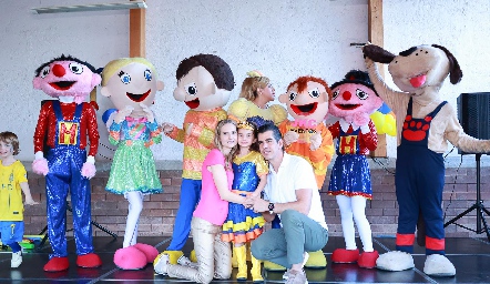  Miriam Huber y Alejandro Valladares con su hija Raquel.