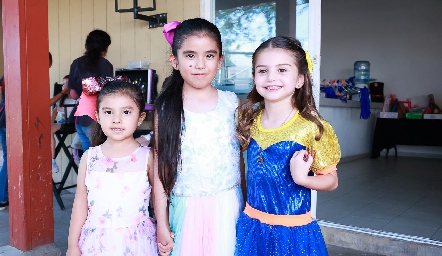  Arlette, Samantha y Raquel.