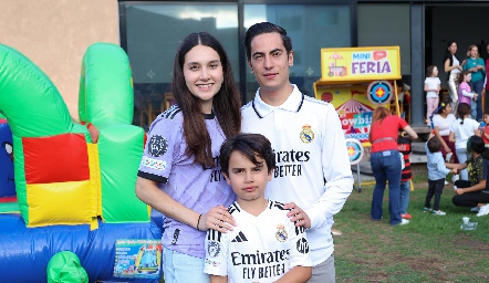  Camila Garza, Juan Azcona y Juanqui Conde.