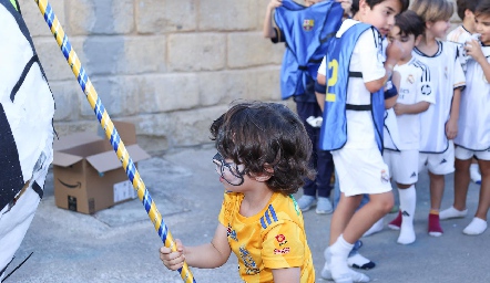  Partiendo la Piñata.