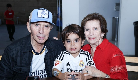  Franco conde con sus abuelitos Jesús Conde y Cube Conde.