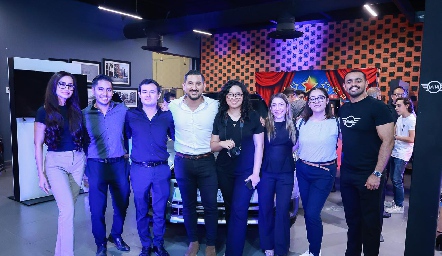  Nohemí Segovia, Cris Loredo, Manuel Flores, David Pirela, Yesica Villafuerte, Montse Elizondo, Alejandra Aguilar y Julio.