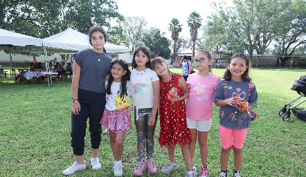  Bárbara con sus amigas.