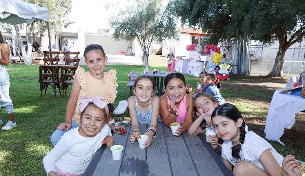  Mariel, Inés, María, Natalia, María Inés y Xaviera.