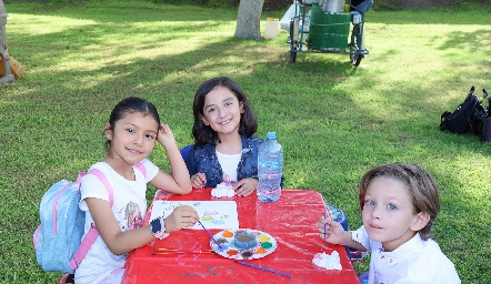  Regina, Mariana y Santiago.