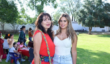  Elizabeth Rodríguez y Bárbara Berrones.