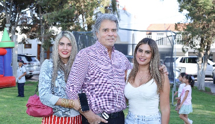  Elizabeth Berrones, Roberto Berrones y Bárbara Berrones.