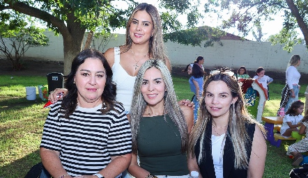  Delly Cázares, Bárbara Berrones, Elizabeth Berrones y Arlette Robles.