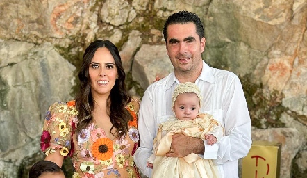  Alejandro Mejía y Lucía Escalante con sus hijos Marcelo, Lucía y Nicolás.