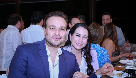  Ernesto Torres y Karen García.