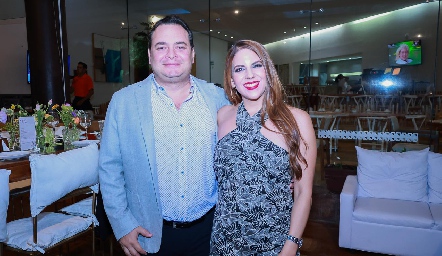  Héctor Hernández y Mariana Carbajal.