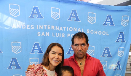  Aidé Loera, Isabella Vallejo y Luis Alfonso Vallejo.