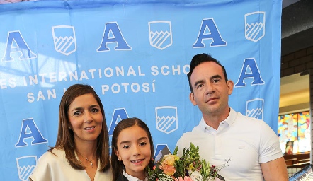  Carla Sarquis, María Conde y Benjamín Conde.